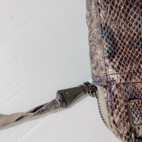 Aimee Kestenberg Iridescent Reptile Pattern Leather Crossbody Phone Bag Purse - Picture 7 of 11